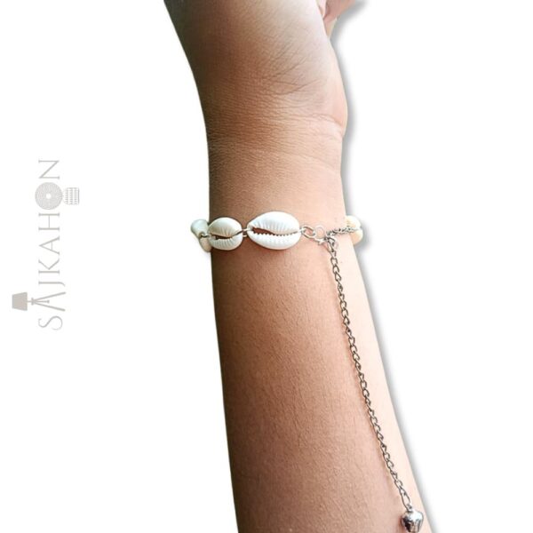 Shell Bracelet with Oxidized Chain