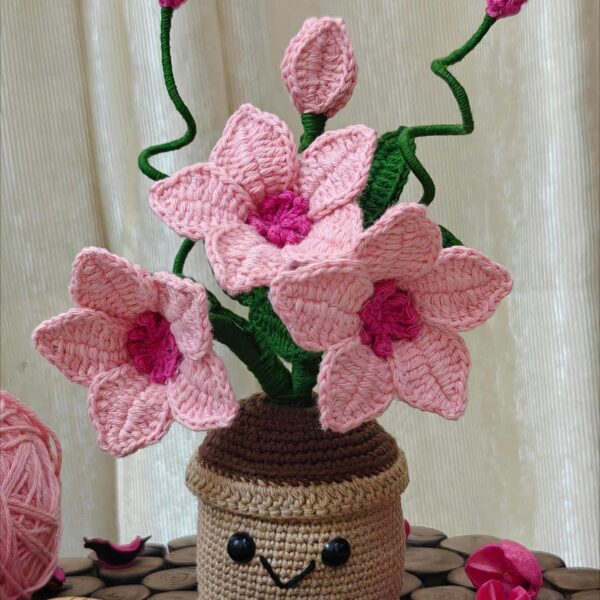 Handmade Crochet Plant with 3 Pink Flowers – Cute Smiling Pot